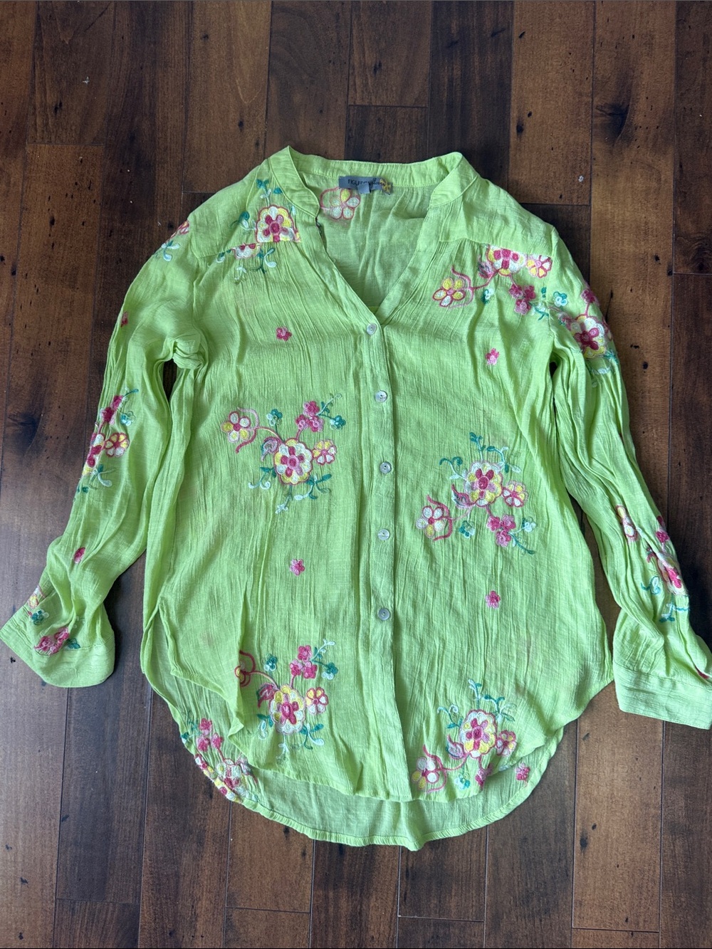 Figueroa Flower Embroidered Floral Button-Down Women’s Top — Light Green M
